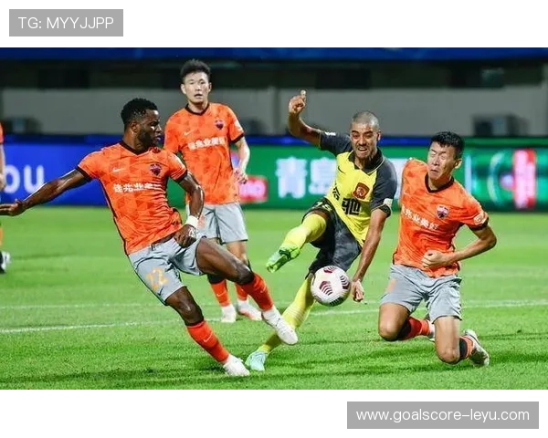 广州队薪资标准曝光：一线队年薪6万起，球迷热议踢球不如打螺丝